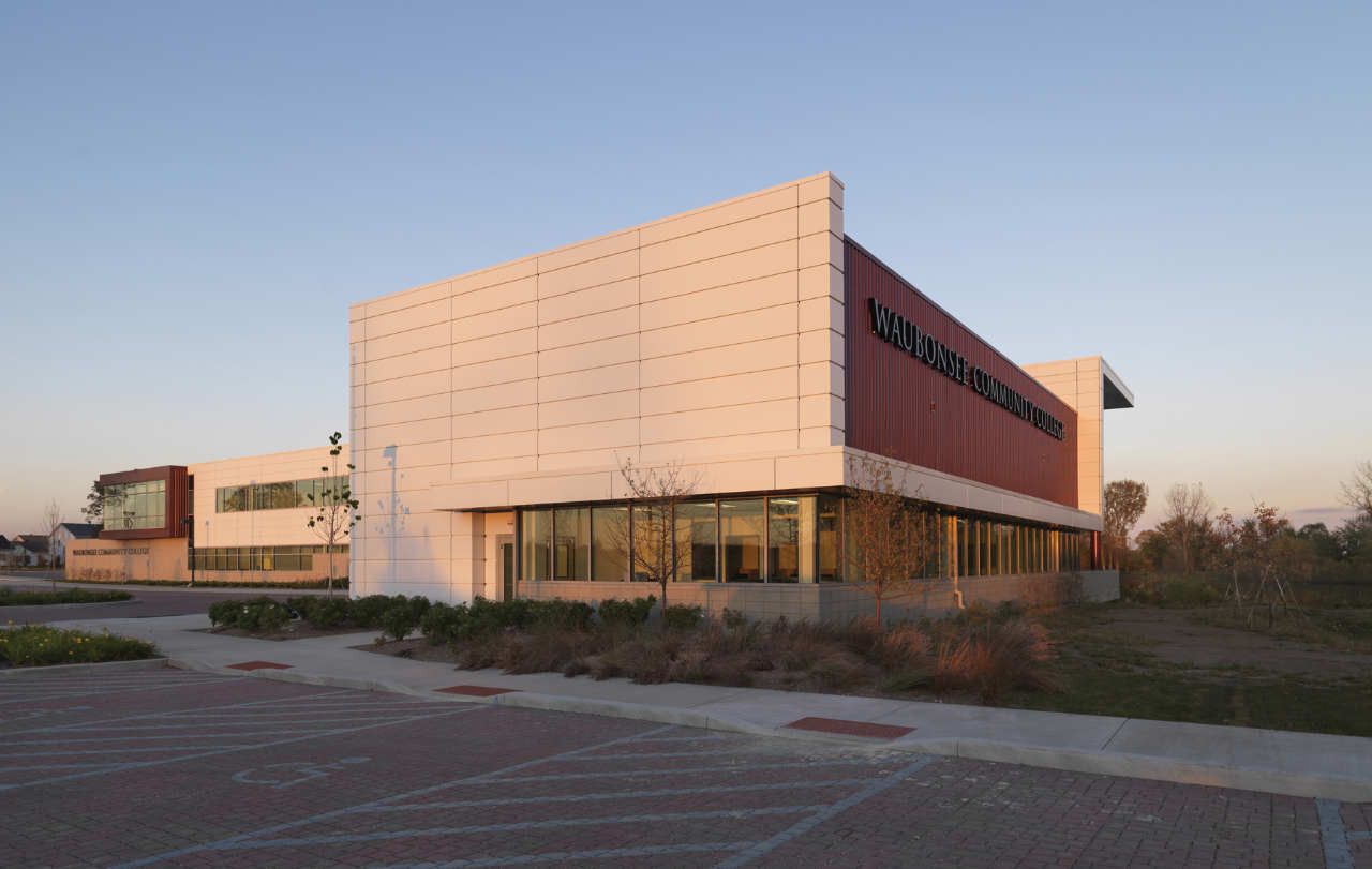 Bâtiment des salles de classe du Waubonsee Community College à Plano