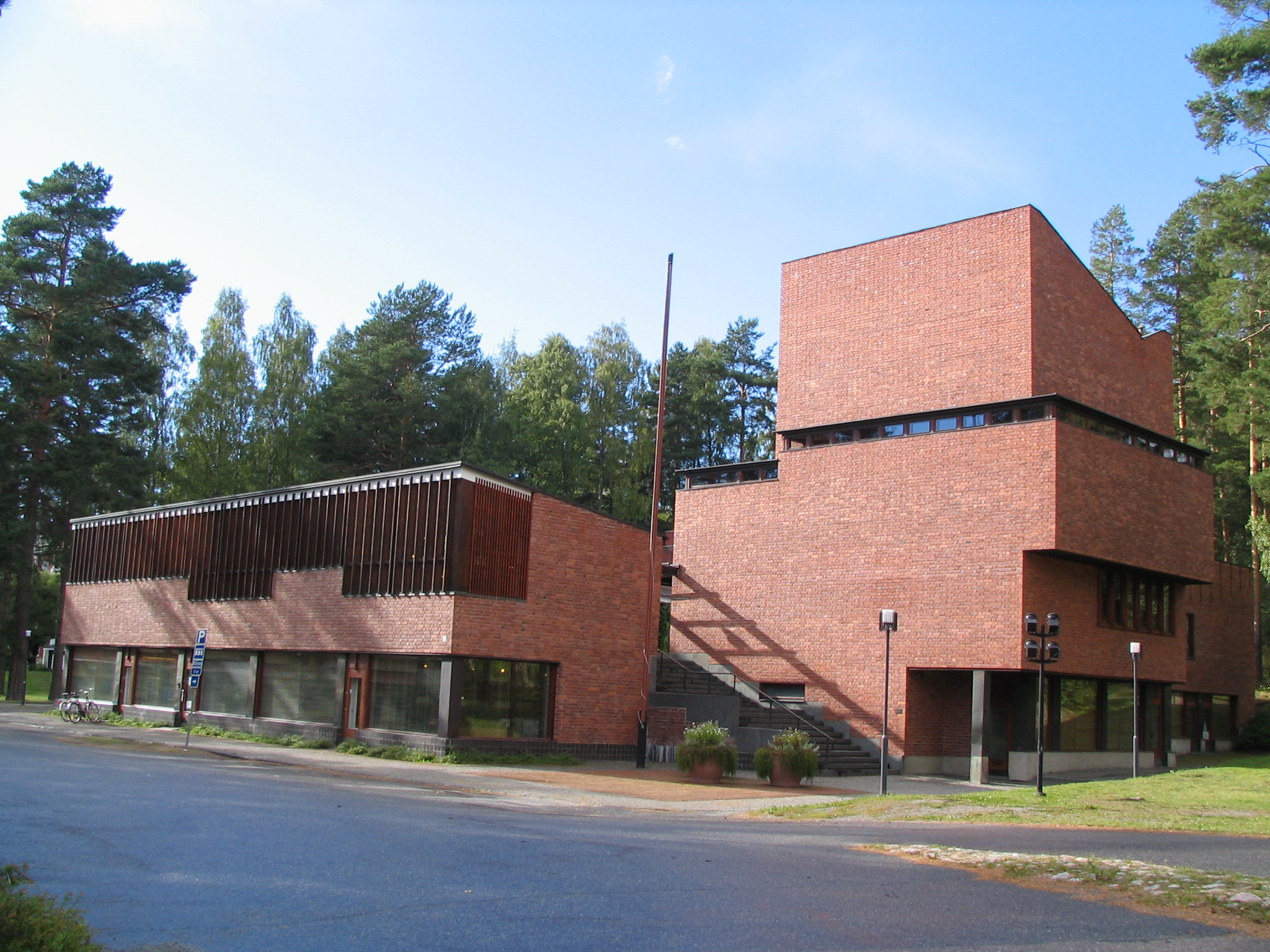 LE CENTRE MUNICIPAL DE SAYNATSALO