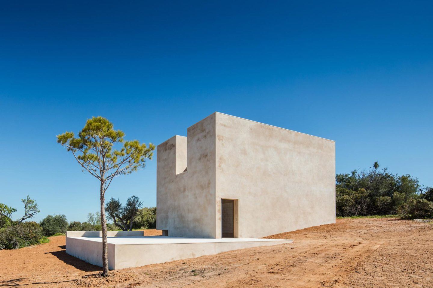 Sculpter la lumière dans la chapelle hors réseau d’Álvaro Siza