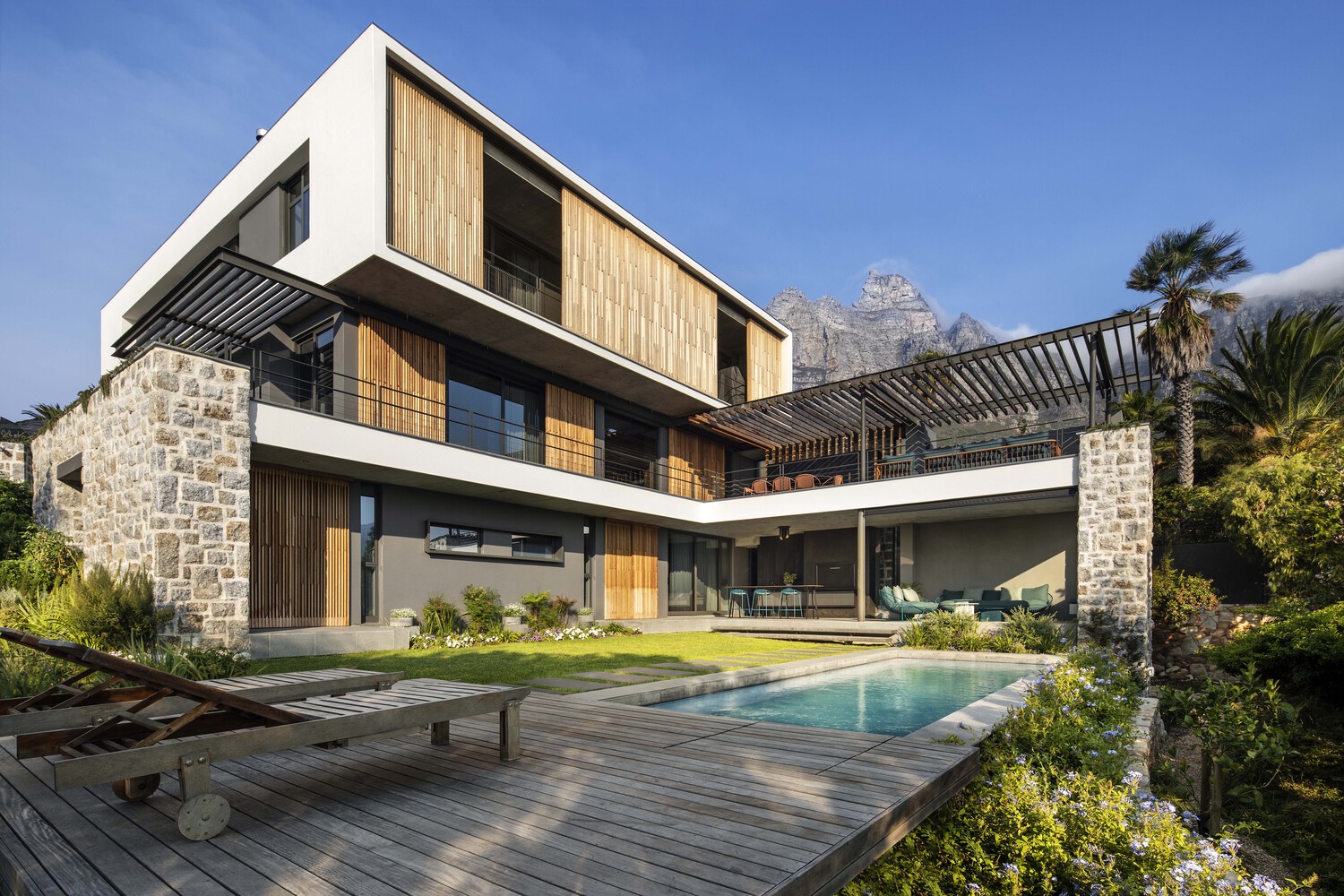 Une impressionnante maison sud-africaine s’ouvre sur des vues illimitées !